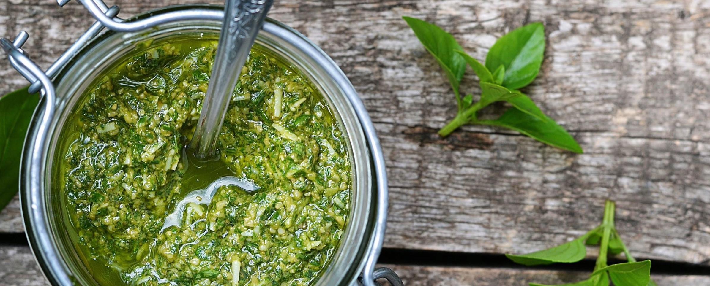 Pesto maken met ingrediënten uit eigen tuin Startpagina Blog