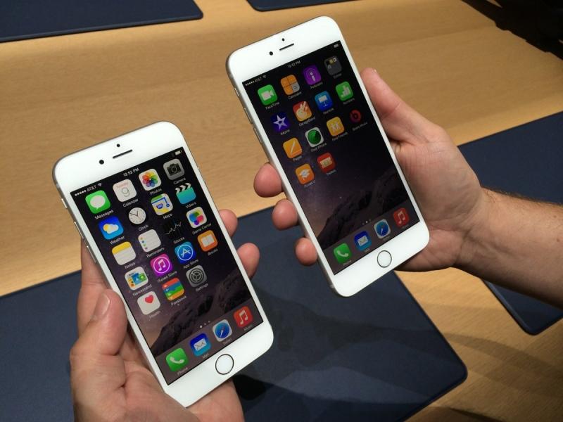 apple-accessoires-the-iphone-6-left-has-a-47-inch-screen-the-iphone-6-plus-right-has-a-55-inch-screen